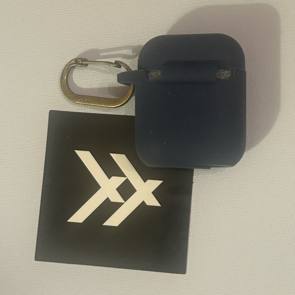 *NWT* THREAD BRAND~AIRPODS 1 & 2 CASE!!!! - Picture 8 of 15